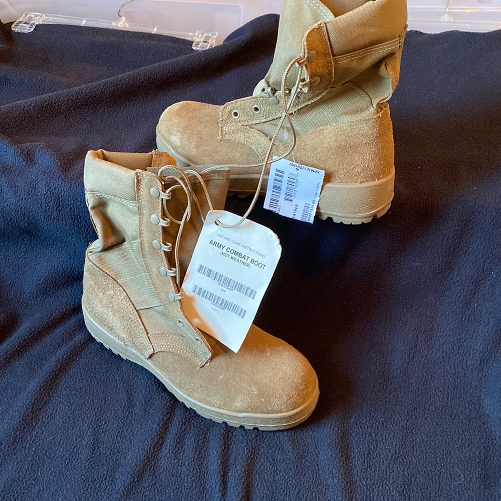 Army Combat boot hot weather size 8w NWT outdoors